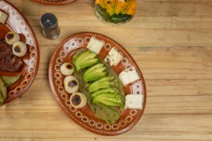 Platos minimalistas con nopales