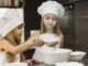 ninos en la cocina