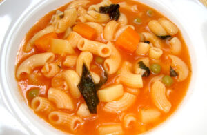 coditos con caldo de jitomate